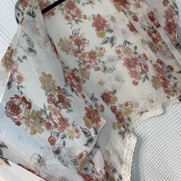 Floral kimono size small - Picture 5 of 7